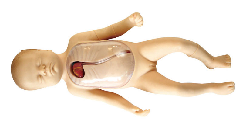 Manekina noworodka z obwodowo włożonym symetrem dziecięcym do cewnika centralnego